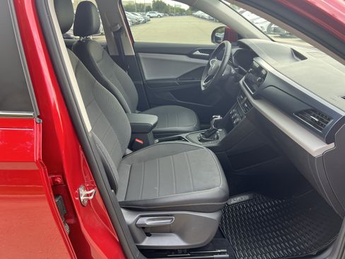 Certified 2022 Volkswagen Taos SE image 25