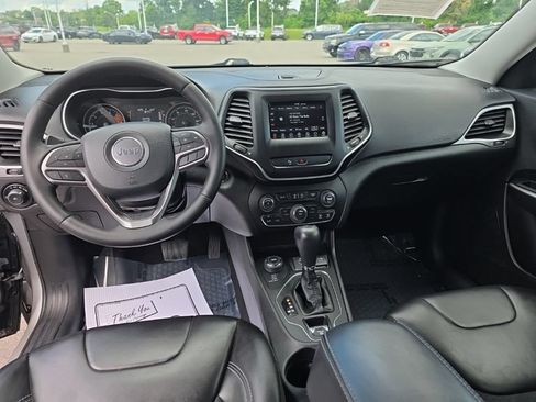 Used 2019 Jeep Cherokee Latitude Plus w/ Cold Weather Group AWD/4WD image 14