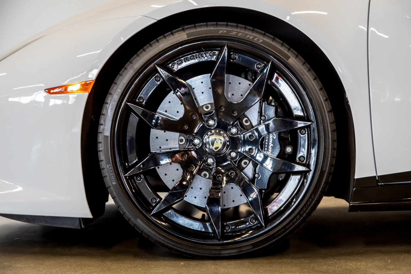 Used 2015 Lamborghini Huracan LP 610-4 AWD/4WD image 23