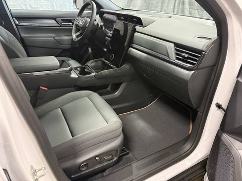 Used 2026 GMC Terrain AT4 w/ Convenience Package III AWD/4WD image 9
