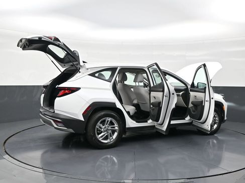 Used 2025 Hyundai Tucson SE image 29