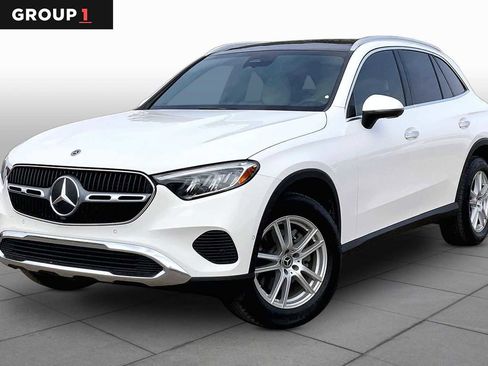 Used 2025 Mercedes-Benz GLC 300 4MATIC image 1