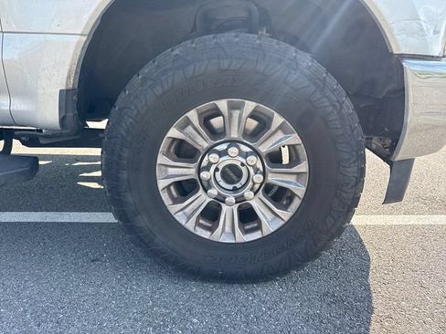 Used 2017 Ford F250 XLT w/ XLT Premium Package AWD/4WD image 11
