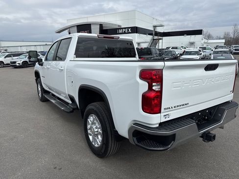 Used 2022 Chevrolet Silverado 2500 LT w/ Convenience Package image 3