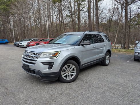 Used 2018 Ford Explorer XLT image 1