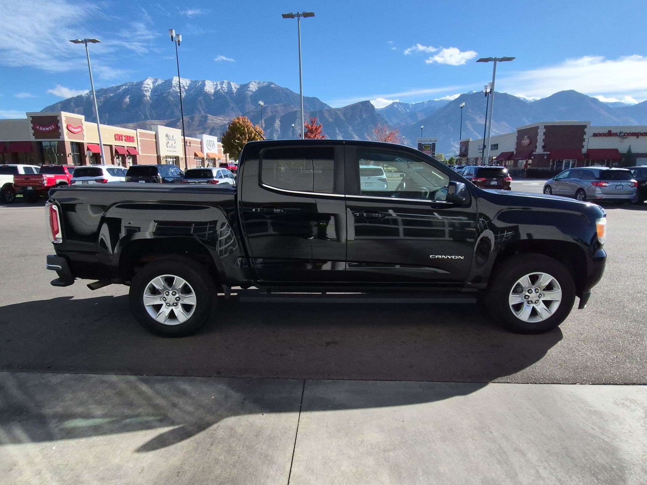 Used 2015 GMC Canyon SLE w/ SLE Convenience Package RWD image 2