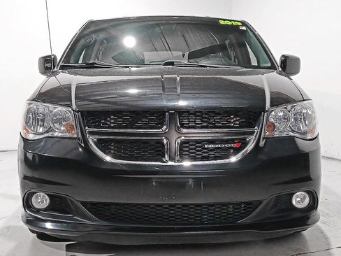 Used 2019 Dodge Grand Caravan SXT FWD image 2