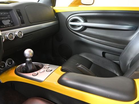 Used 2005 Chevrolet SSR w/ Preferred Equipment Group image 28