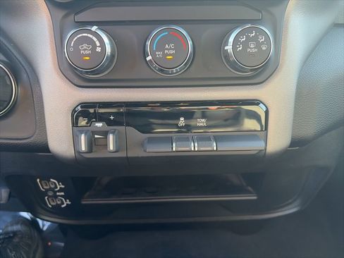 Used 2024 RAM 2500 Big Horn AWD/4WD image 19