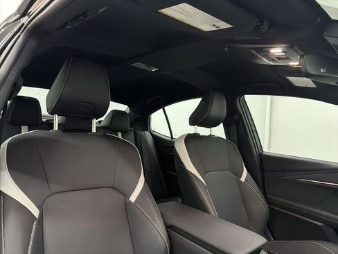 Used 2025 Toyota Camry SE image 27