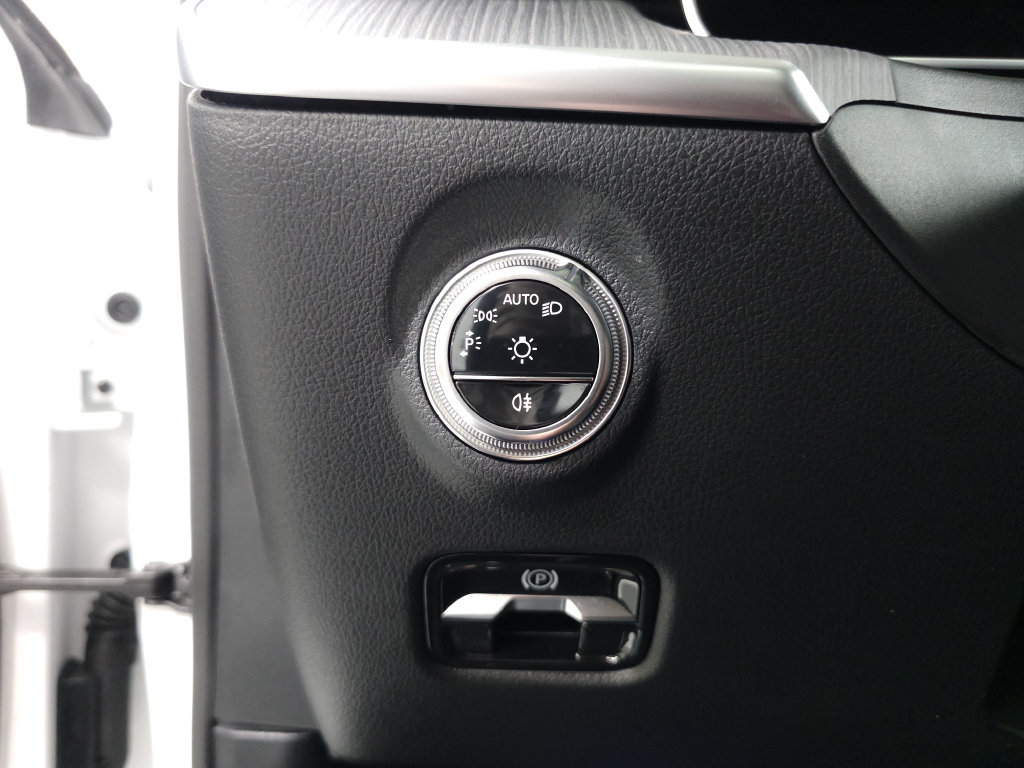Used 2026 Mercedes-Benz C 300 4MATIC Sedan image 9