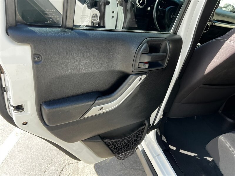 Used 2013 Jeep Wrangler Unlimited Rubicon w/ Connectivity Group AWD/4WD image 23
