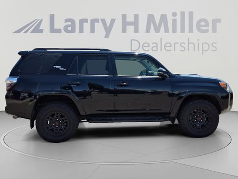 Used 2022 Toyota 4Runner TRD Off-Road Premium w/ Moonroof Package AWD/4WD image 6