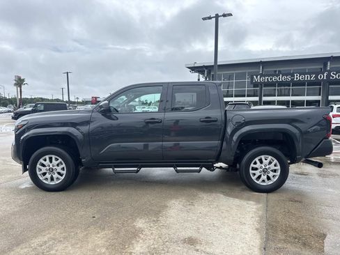 Used 2025 Toyota Tacoma SR RWD image 9