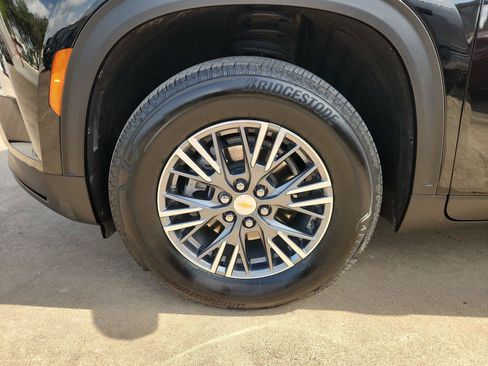 Certified 2025 Chevrolet Traverse LT FWD image 32