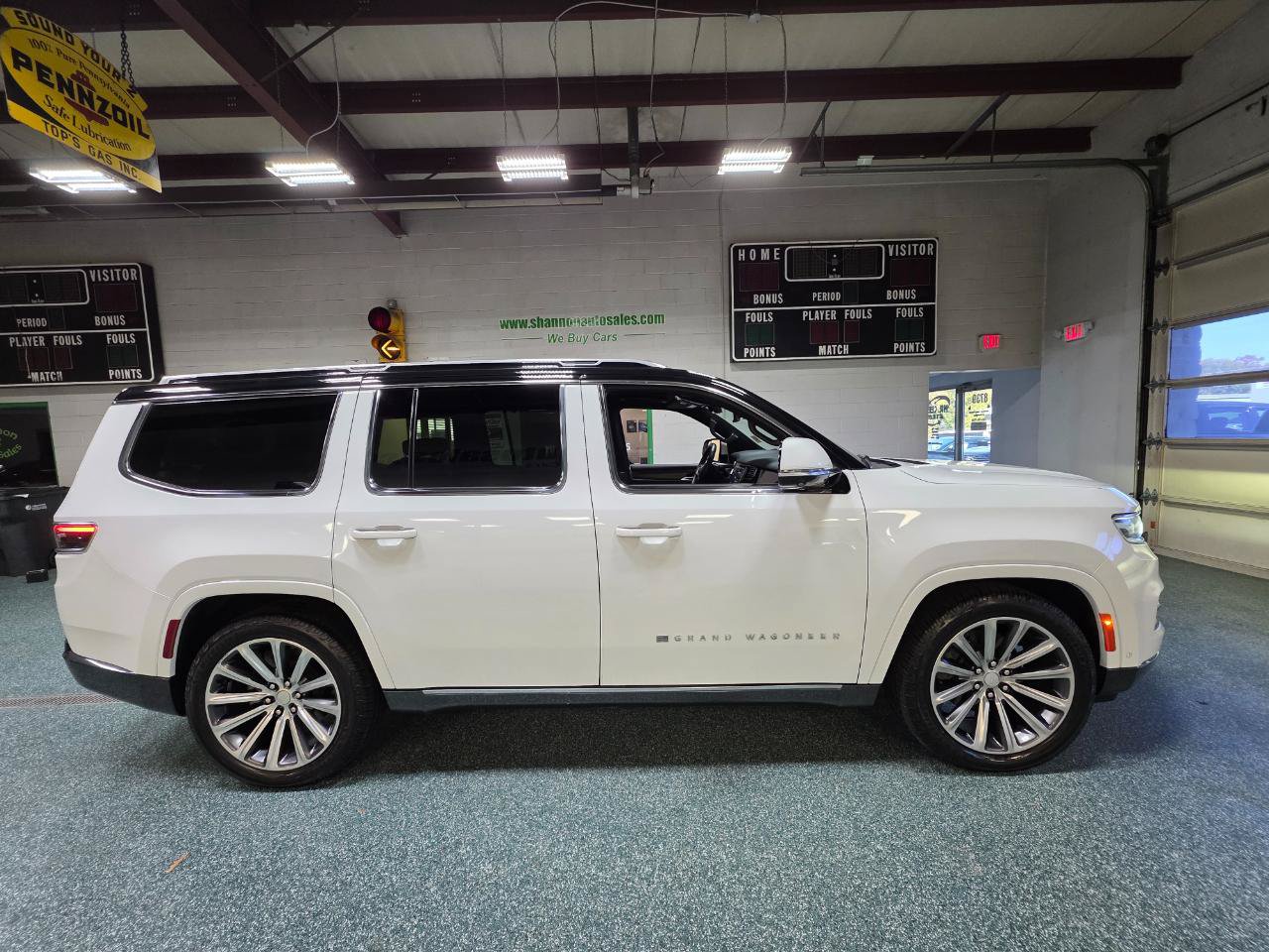 Used 2022 Jeep Grand Wagoneer Series I AWD/4WD image 5