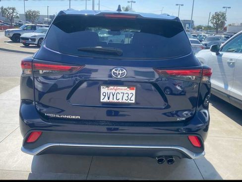 Used 2024 Toyota Highlander XSE FWD image 2