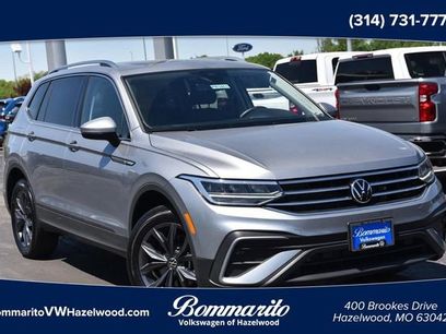 Used 2023 Volkswagen Tiguan SE w/ Panoramic Sunroof Package