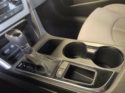 Used 2017 Hyundai Sonata SE FWD image 26