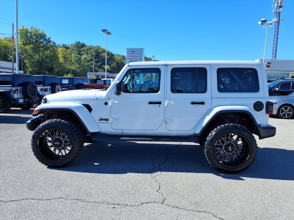 Used 2025 Jeep Wrangler Unlimited Sahara AWD/4WD image 7
