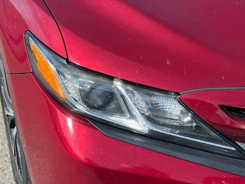 Certified 2018 Toyota Camry SE w/ Moonroof Package image 8