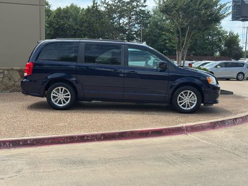 Used 2016 Dodge Grand Caravan SXT w/ Rear Park Assist Package FWD image 8