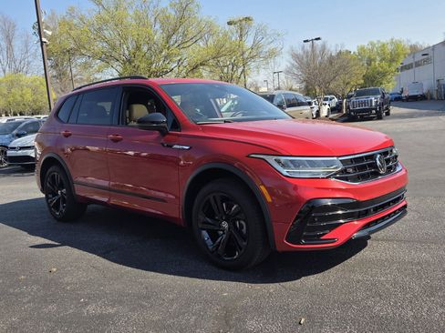 Used 2024 Volkswagen Tiguan SE R-Line image 3