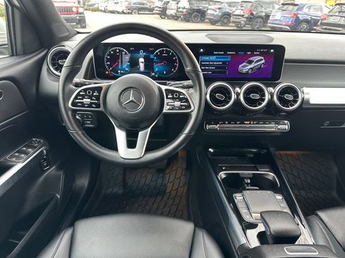 Used 2021 Mercedes-Benz GLB 250 4MATIC image 2