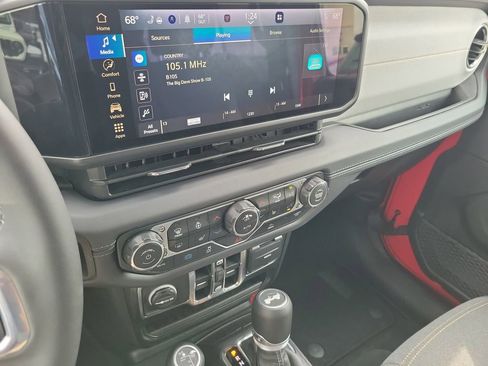 Used 2025 Jeep Wrangler Unlimited Sahara image 7