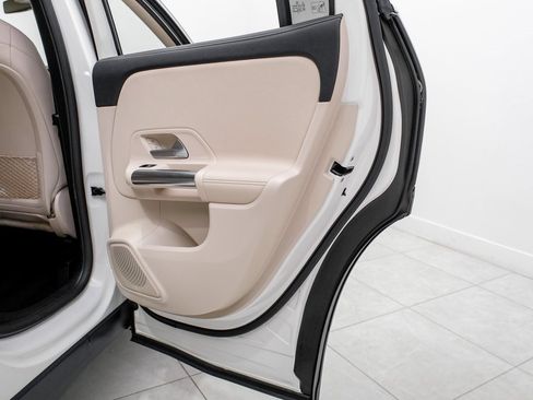 Used 2021 Mercedes-Benz GLA 250 4MATIC image 40