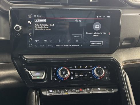 Used 2024 GMC Sierra 2500 AT4 image 17