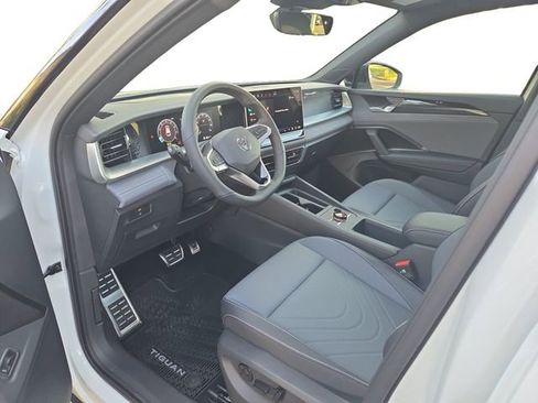 New 2026 Volkswagen Tiguan SE R-Line image 13
