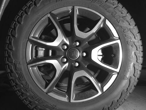 Used 2025 Jeep Compass Trailhawk AWD/4WD image 12