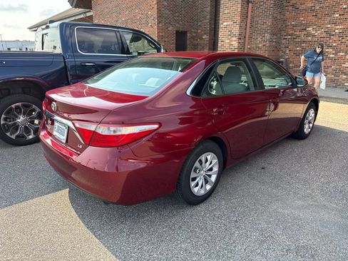 Used 2017 Toyota Camry LE FWD image 4
