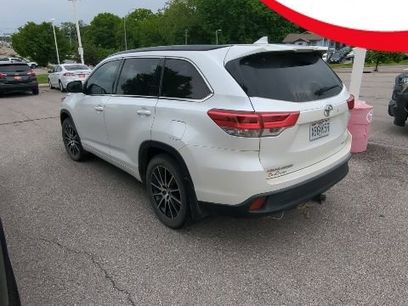Used 2018 Toyota Highlander SE