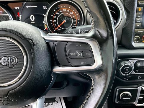 Used 2018 Jeep Wrangler Unlimited Sahara AWD/4WD image 18