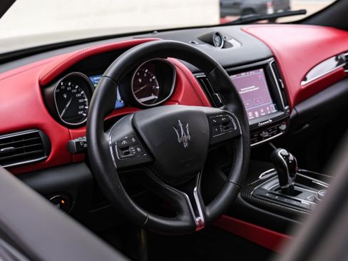 Used 2017 Maserati Levante w/ Luxury Package image 15