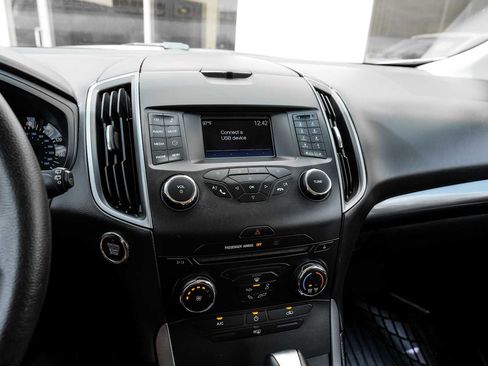 Used 2017 Ford Edge SE image 24