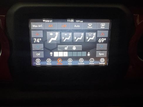 Used 2018 Jeep Wrangler Unlimited Sahara w/ Cold Weather Group AWD/4WD image 29