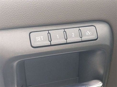 Used 2017 GMC Sierra 2500 SLT w/ Driver Alert Package image 11