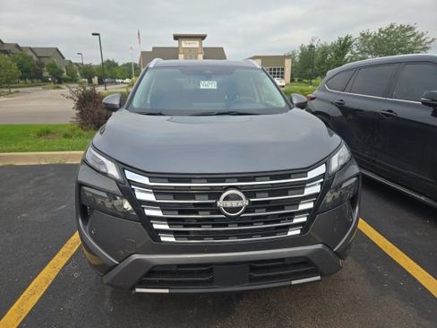 Used 2026 Nissan Rogue SL FWD image 2