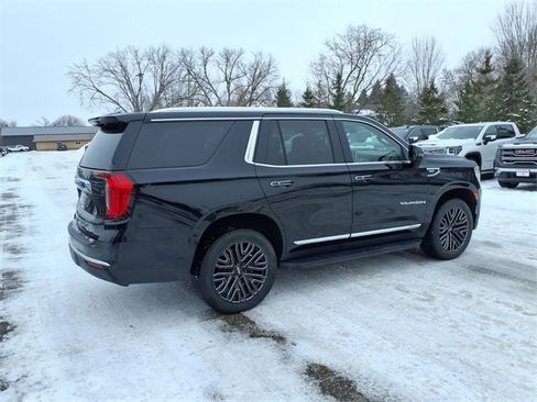Used 2022 GMC Yukon SLT w/ SLT Luxury Package image 3