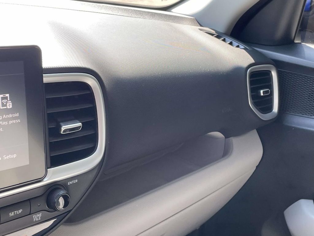 Certified 2023 Hyundai Venue SEL FWD image 31