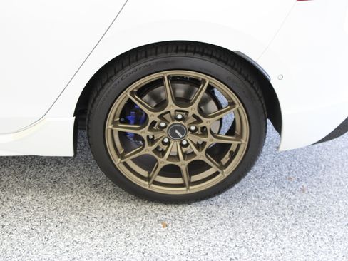Used 2024 Volkswagen Golf R AWD/4WD image 10