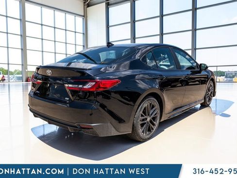 Used 2025 Toyota Camry SE FWD image 27