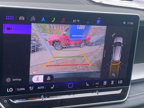 Used 2025 Volkswagen Tiguan SE image 12