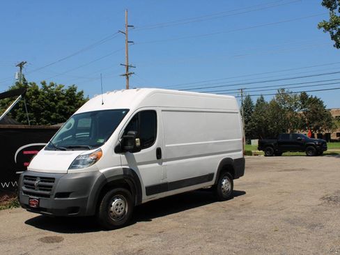 Used 2018 RAM ProMaster 2500 FWD image 1