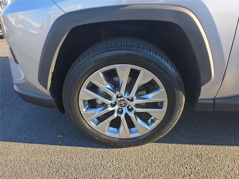 Used 2023 Toyota RAV4 XLE Premium image 6