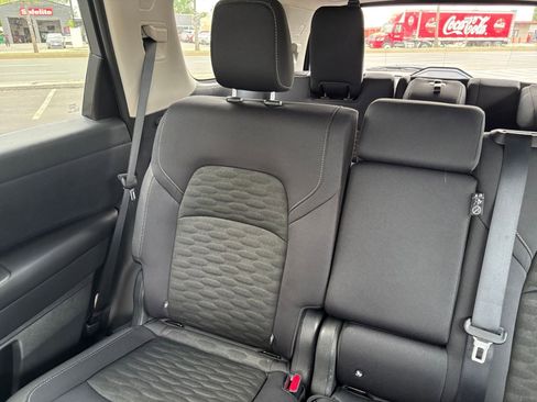 Used 2025 Nissan Pathfinder SV AWD/4WD image 38