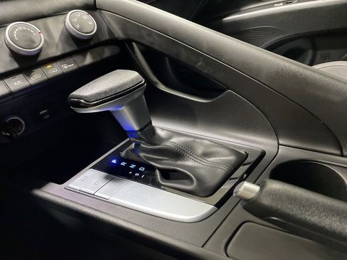 Used 2024 Hyundai Elantra SE image 29